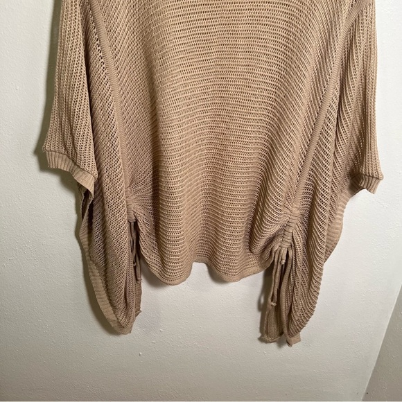 A.n.a Cover Up Sweater Beige Cinched Sides Batwing L/XL - Picture 3 of 9